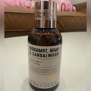 GARDINER Bergamot, Hemp & Sandalwood Cleanser - Brown